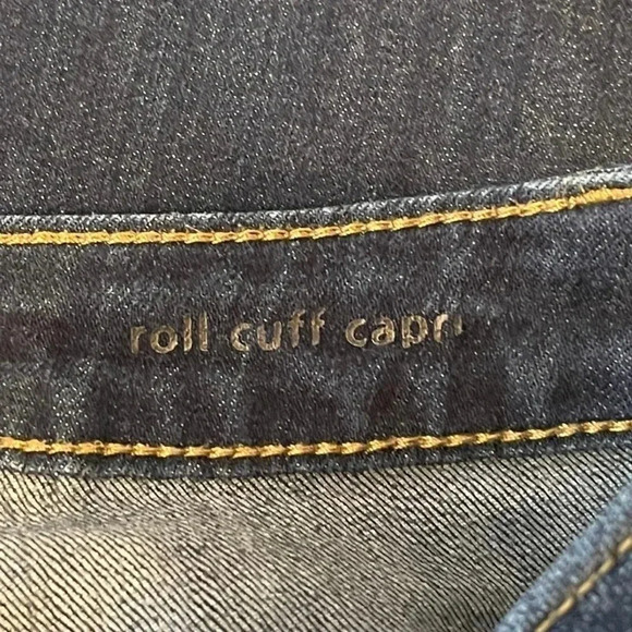 SIMPLY Vera Wang denim rolled cuffed capris. Stretchy
Size: 16 - Picture 4 of 10